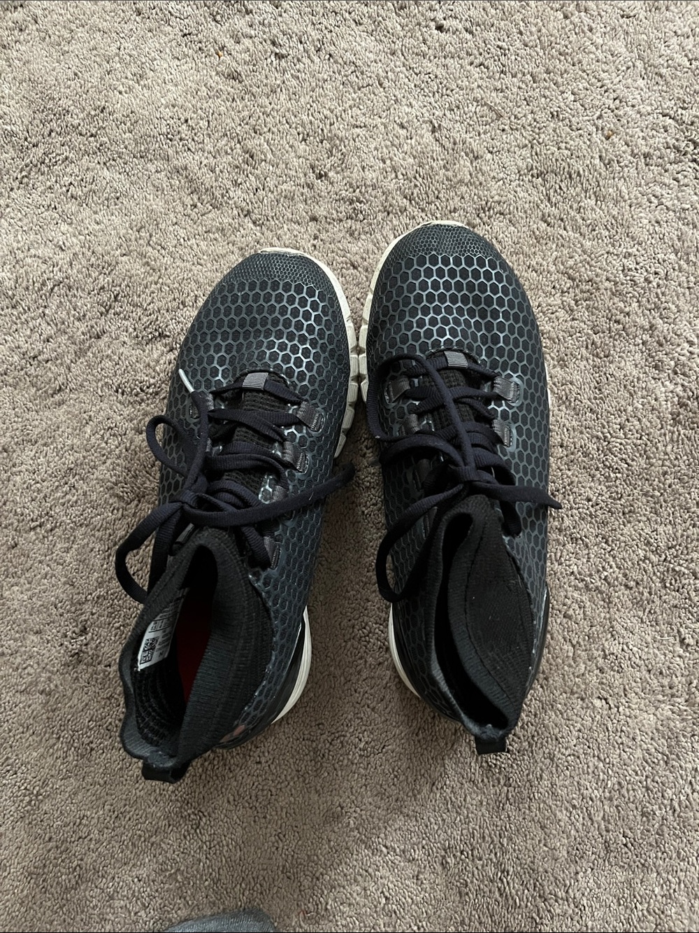 Boy’s Black Hex-Pattern Under armour Sneakers